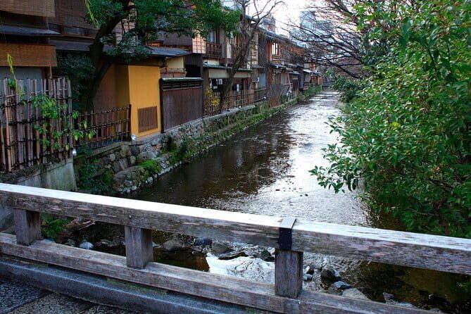 1 Hour Geisha Show in Kyoto - Tea house in a Kyo-machiya vs Gion Theater showhouse