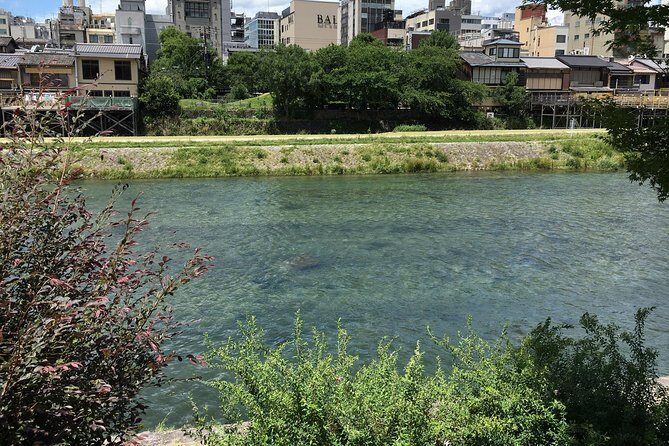 Bike Tour Exploring North Kyoto plus Lunch - Stop 4: Gion—fast taste, and maybe a glimpse