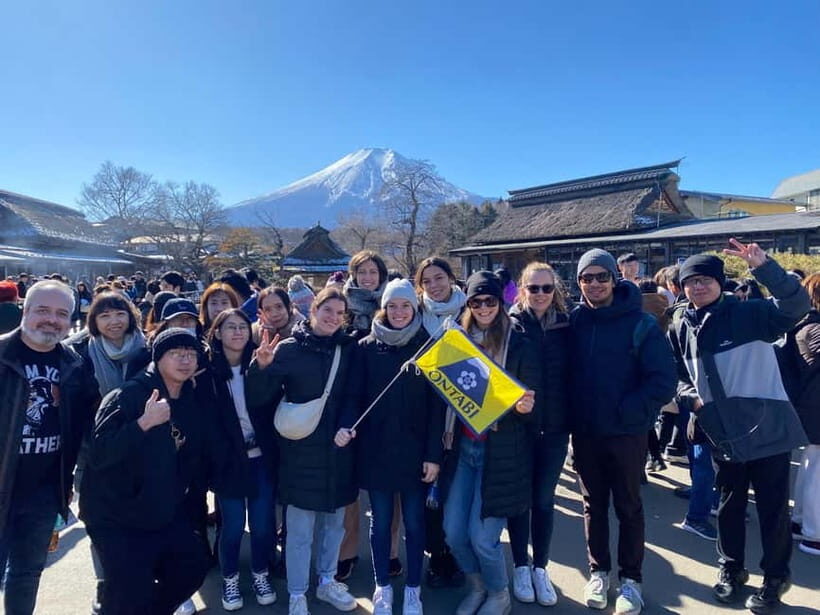 From Tokyo: Mount Fuji Full-Day Sightseeing Trip - Arakurayama Sengen Park and Chureito Pagoda: the classic pagoda climb