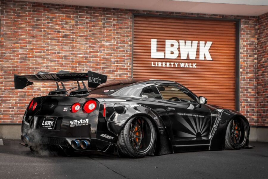 GT-R35 800hp Club Membership - secret underground car meet - Inside the cars: GT-R R35 Liberty Walk ride and what “shared” really means