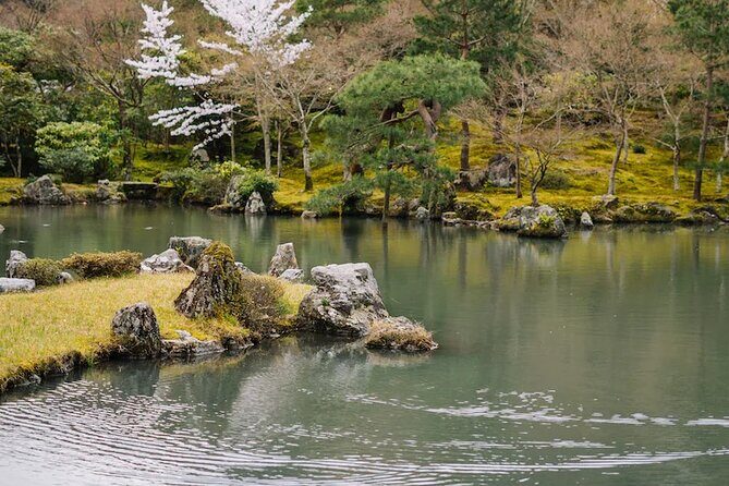 Kyoto Arashiyama Walking Tour: Bamboo, Monkeys, Gardens & Secrets - Kimono Forest Stop and the Shift Toward River Views