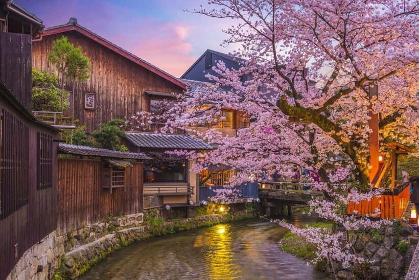 Kyoto Geisha Walking Tour: Gion District & Hidden Gems - Gion’s quiet architecture: machiya townhouses, tea houses, and small shops