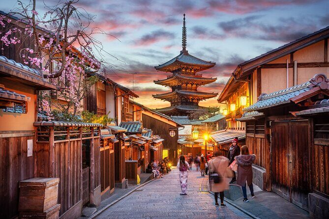 Kyoto Gion: 2-Hour Geisha Culture & History Walking Tour - Getting to the meeting point by transit (and starting on time)