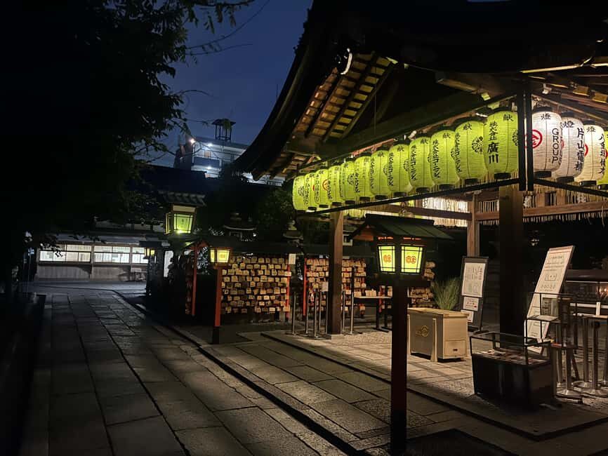 Kyoto: Gion Magical Night Walking Tour with Geisha Trivia - Hidden pathways and a 1000-year-old shrine ending