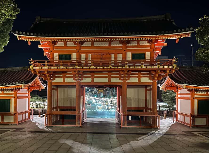 Kyoto: Gion Magical Night Walking Tour with Geisha Trivia - Small group pace, English guide, and the included photo service