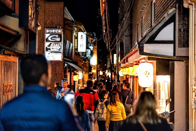 Kyoto Gion Night Walk & Geisha District Guided Tour - Gion After Dark: Why This 3-Hour Walk Feels Like Kyoto’s Main Story