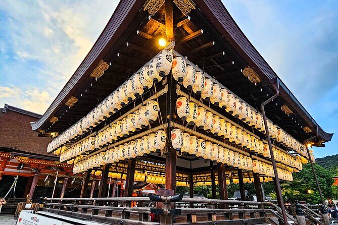 Kyoto Gion Night Walk & Geisha District Guided Tour - Stop 2: Hanamikoji Street for 30 Minutes—A Historic Lane You’ll Recognize