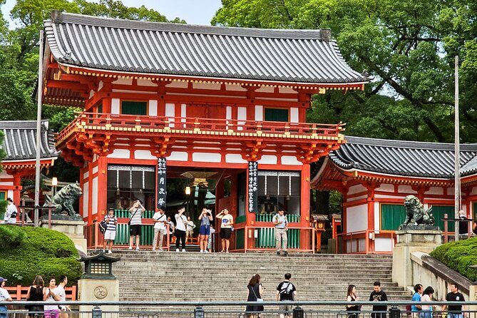 Kyoto Gion Night Walk & Geisha District Guided Tour - Stop 3: Yasaka Shrine (Gion Shrine) for 30 Minutes—Customs and Architecture With Meaning