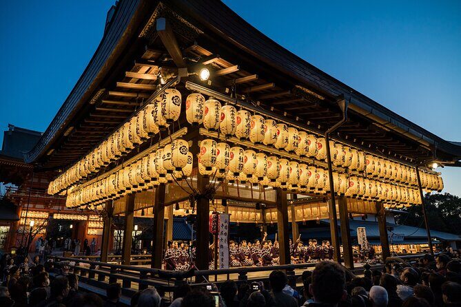 Kyoto Gion Night Walk & Geisha District Guided Tour - Snack, Water, and Winter Reality: Staying Comfortable on a 3-Hour Walk