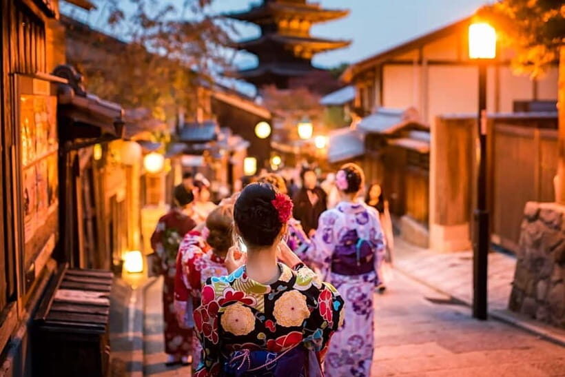 Kyoto: Gion Sunset Walking Tour with Local Guide - The $22 Value: Three Hours of Gion After Dark With a Real Guide