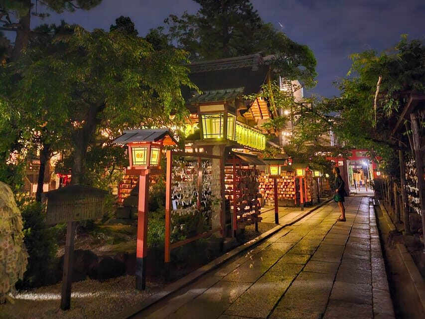 Kyoto: Gion Sunset Walking Tour with Local Guide - Start at Kyoto Kawaramachi Garden and Learn the Walking Rhythm