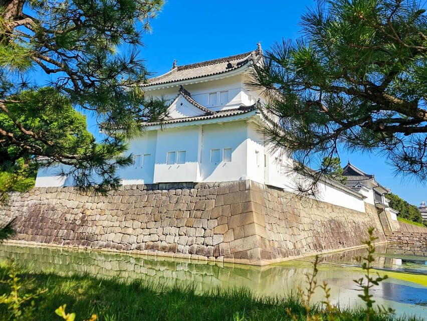 Kyoto: Imperial Palace & Nijo Castle Guided Walking Tour - Meeting Point at Nijojo-mae Station and How the Tour Moves