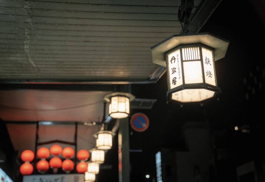 Kyoto: Izakaya Bars Guided Walking Tour - Group Dynamics: Small Size, English Guides, and Easy Conversation