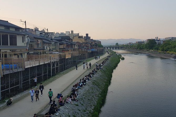 Kyoto Nighttime All-Inclusive Eats and Streets, Gion and Beyond - The first food stop (around 7:30): standing bars, small plates, and drink choices