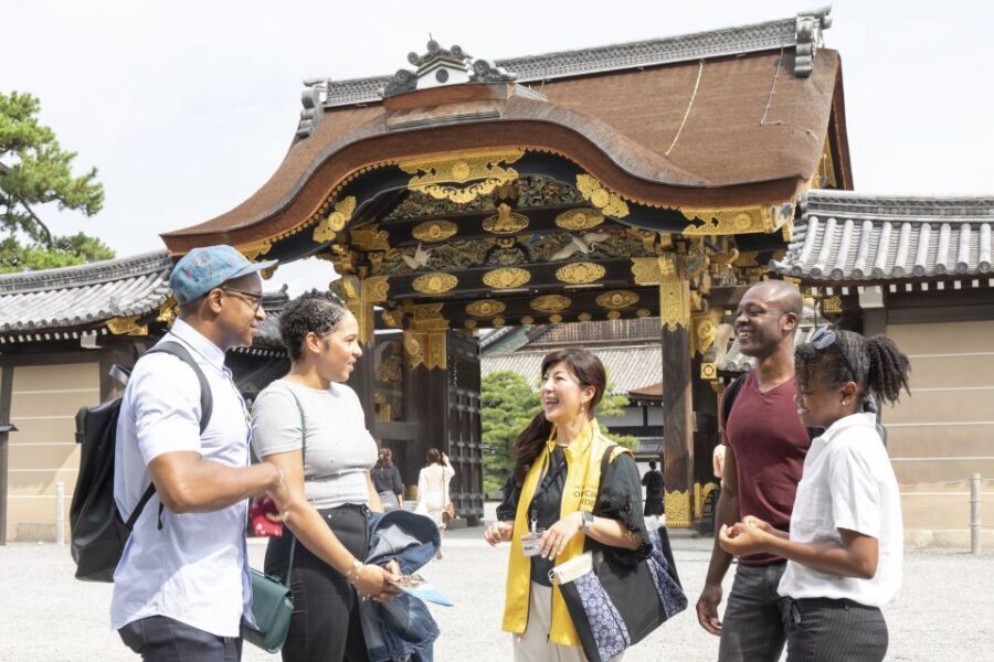 Kyoto: Nijo-jo Castle and Ninomaru Palace Guided Tour - East Main Gate and the gates you shouldn’t gloss over