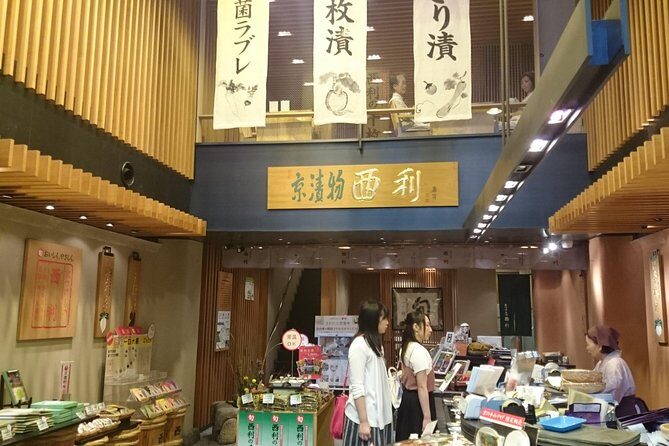 Kyoto Nishiki Market Food and Culture Walking Tour - Guides make or break it: what to look for in a tour like this