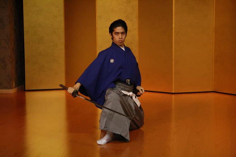 Kyoto: Samurai Kenbu Traditional Sword Dancing Show - The one-hour flow: stories, demonstrations, then a photo window
