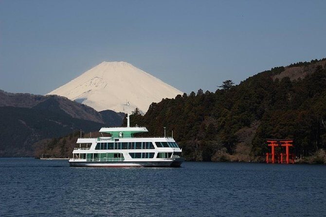 Mt Fuji & Hakone Cruise, Drum Show Bus 1 Day from Tokyo - Fuji lunch at the hotel stop: good food, plus taiko-style entertainment
