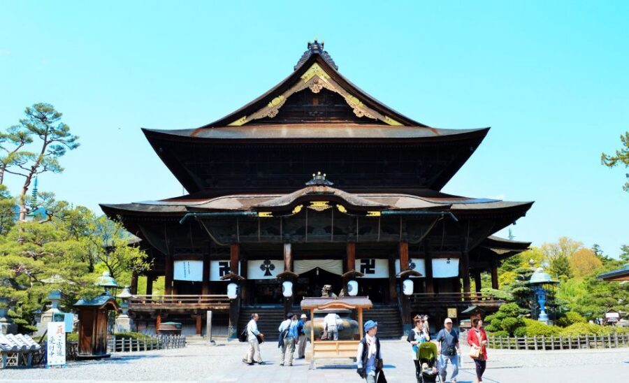 Nagano: Snow Monkeys, Zenkoji Temple & Sake Day Trip - Planning your day: why this mix works so well