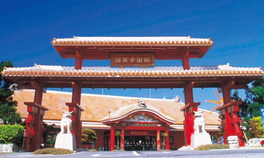 Naha: North Okinawa Sightseeing Tour & Churaumi Aquarium - Okashigoten fruit sweets shop: quick shopping with Okinawa flavors