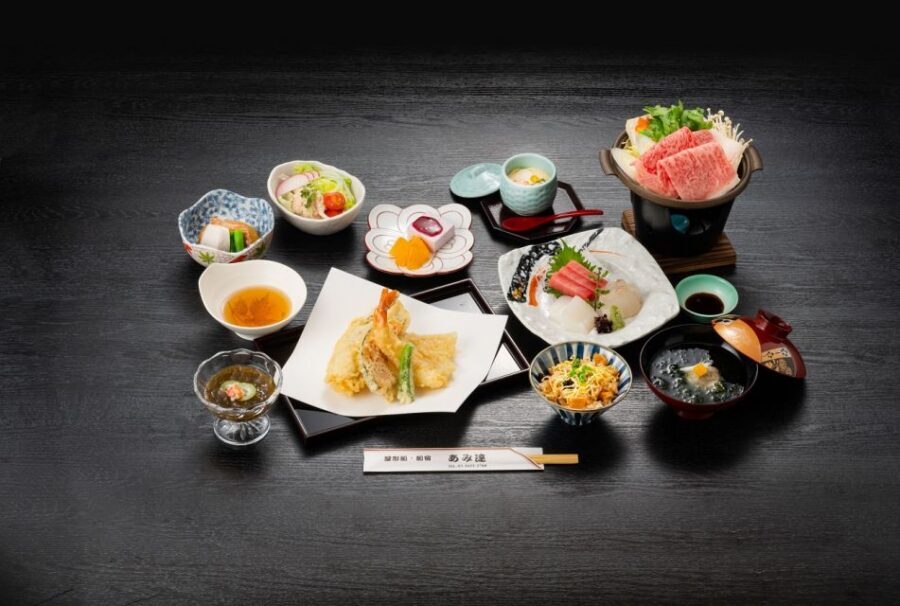 Sumida River: Japanese Traditional Yakatabune Dinner Cruise - Service Style: Attentive Staff, Translator Support, QR Ordering