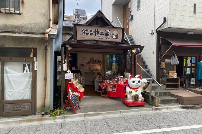 The Old Quarter of Tokyo - Yanaka Walking Tour - Enju-ji Temple: the god of strong legs and foot wishes