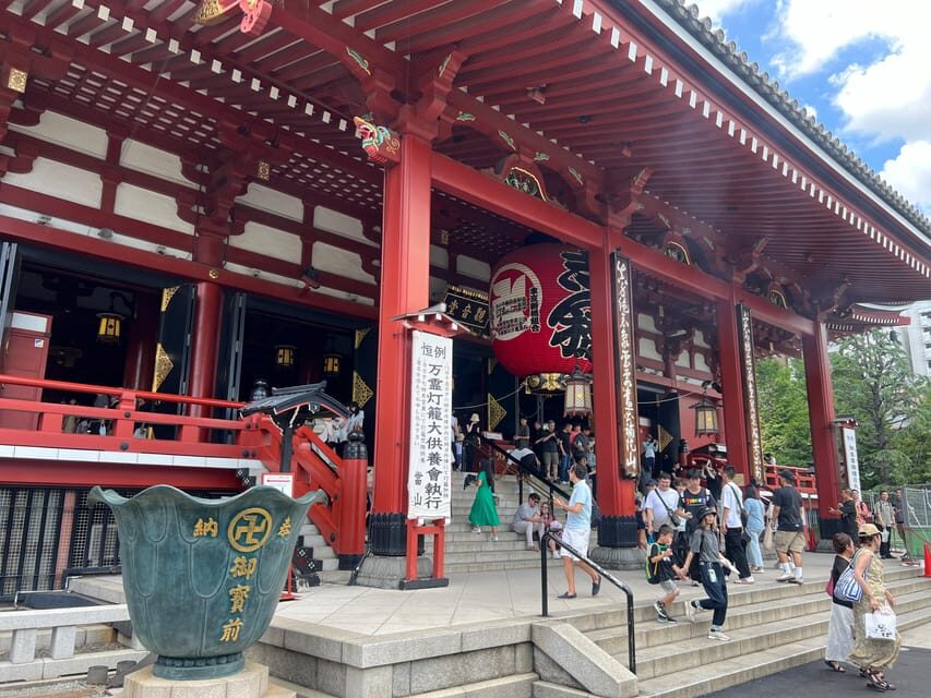 Tokyo: Asakusa and Tokyo’s Oldest Temple Senso-ji Tour - The guide factor: why fluent English and local context change everything