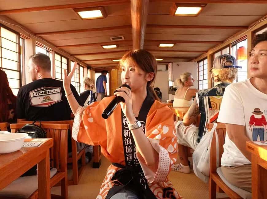 Tokyo Dinner Cruise & Tradition Show & Drinks & Tokyo Tower - Shamisen music and the performance break near Eitai Bridge