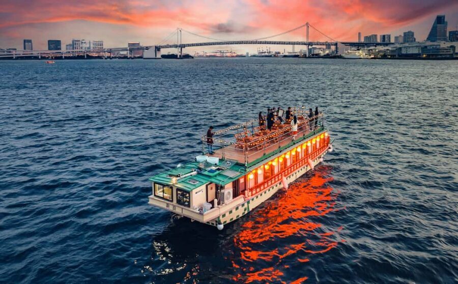Tokyo Dinner Cruise & Tradition Show & Drinks & Tokyo Tower - The meal: sukiyaki-style hot pot, plus unlimited soft drinks