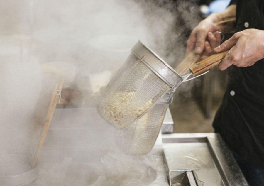 Tokyo: Easy Ramen Cooking Experience in Kabukicho, Shinjuku - Guides, Language Help, and What Makes the Teaching Work