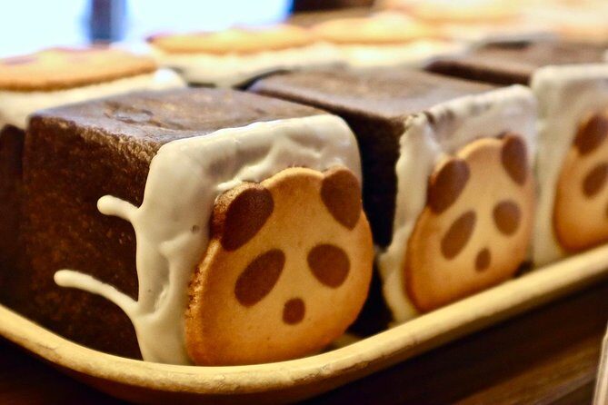 Tokyo: Food Tour in Ueno with 10+ Tastings of Japanese Classics - What you actually eat: sushi, gyoza, yakitori, tea, and matcha ice cream