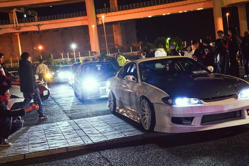 Tokyo: Legendary JDM CAR Daikoku Underground Meetup - A-PIT Shinonome (A-PIT Super Autobacs): parts shopping with tuning talk