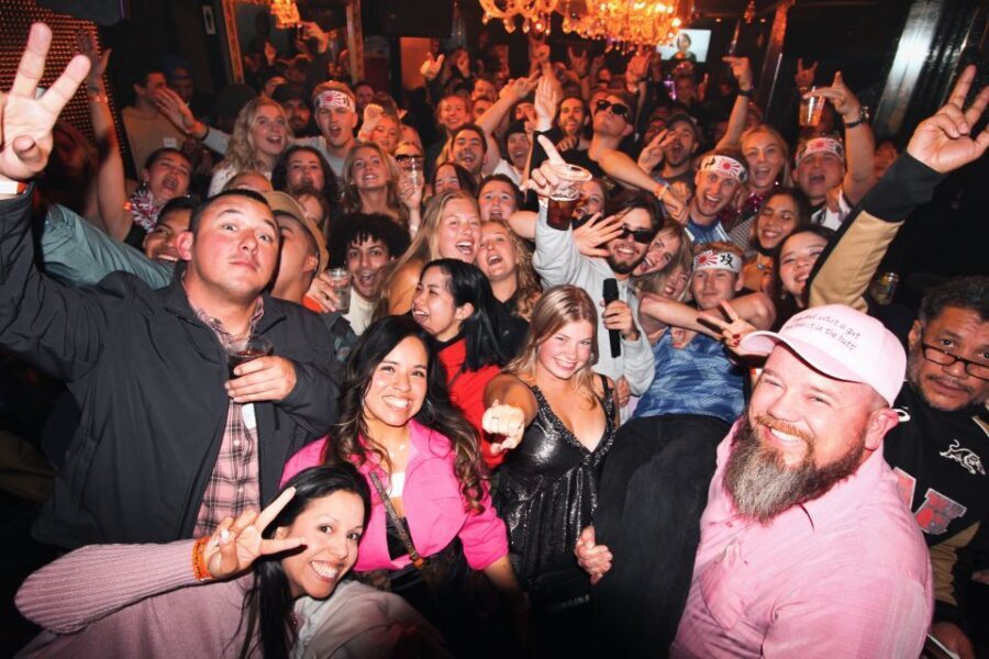 Tokyo: Pub Crawl and Bar Tour - Group Size and Energy: Big Crowds, Big Social Potential