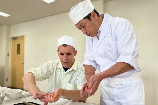 Tokyo Sushi Making Class in Tsukiji with Professional Chef - Making 5 nigiri and 1 rolled sushi: what you’ll practice